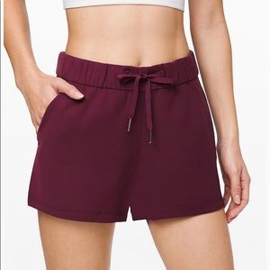 Lululemon On the Fly Shorts Woven Sz 10 Burgundy